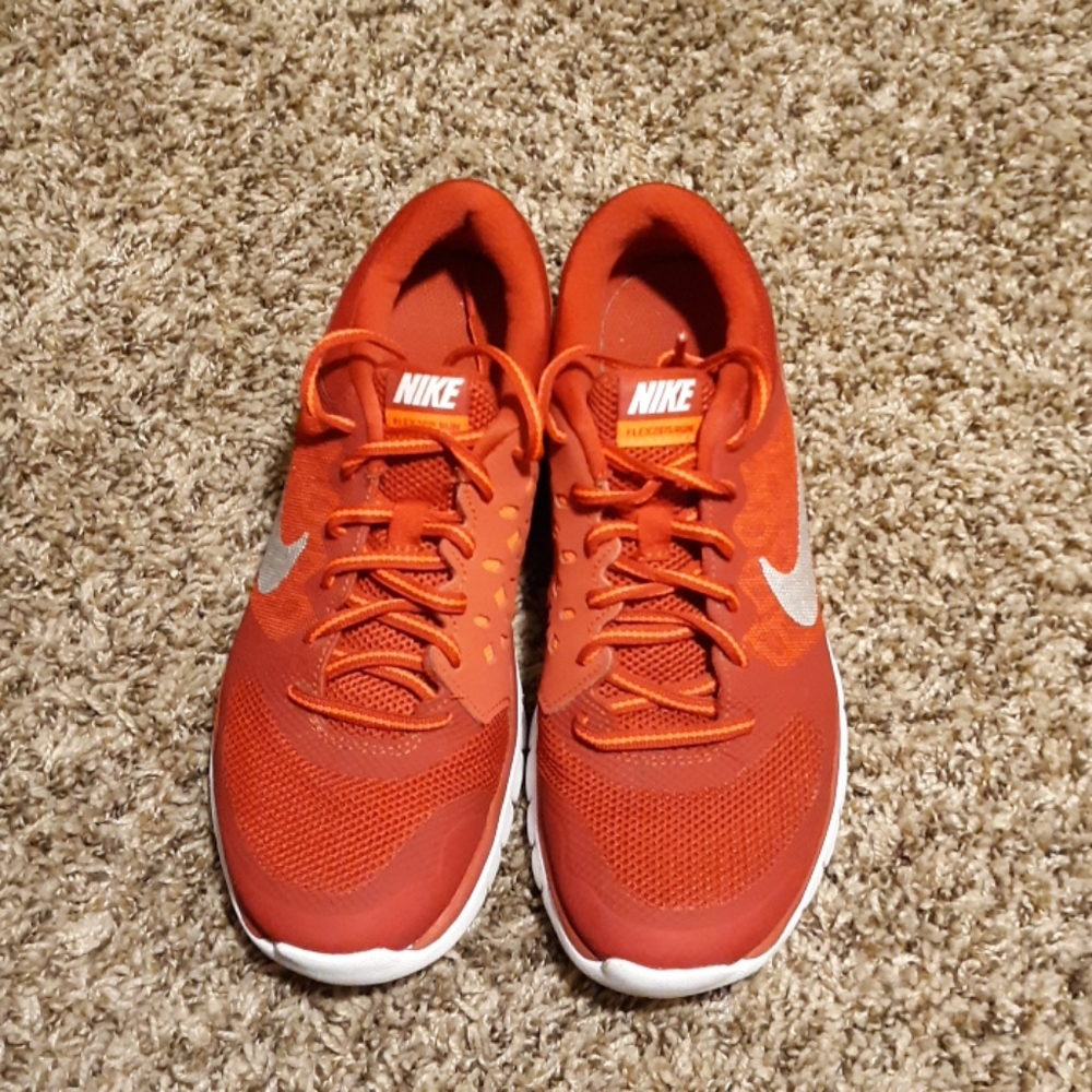 Nike Flex size 6 youth running shoe